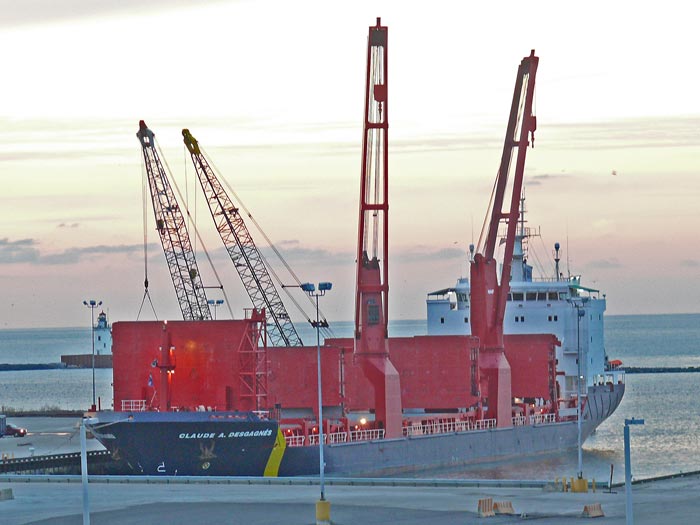 Desgagnes port cleveland union dock workers self unloading freighter not using its cranes