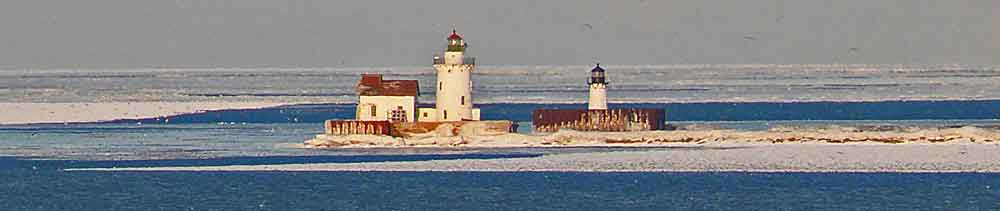 lake erie ice at cuyahoga river cleveland light house breakwater image 1.30.10 jeff buster from edgewater park
