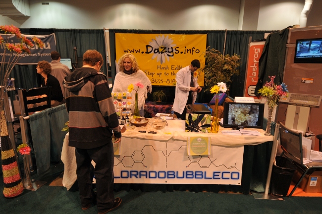 Dazys edibles and Colorado Bubbles Booth at KushCon2