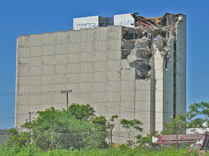 Howard Johnsons Hojo's Cleveland shoreway demolition injunction
