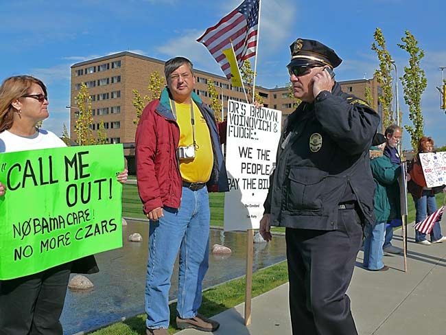 officer David Easthon and Nobama care picketers at Cleveland Clinic 10.19.09 image jeff buster